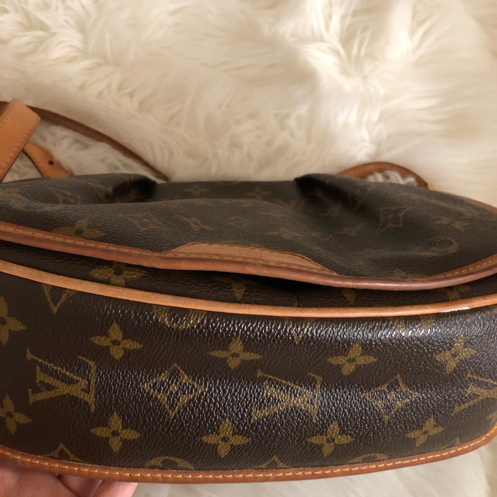 Louis Vuitton Menilmontant PM Monogram Strap Bag - Picture 10 of 16